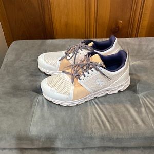Gently worn OC tennis shoes